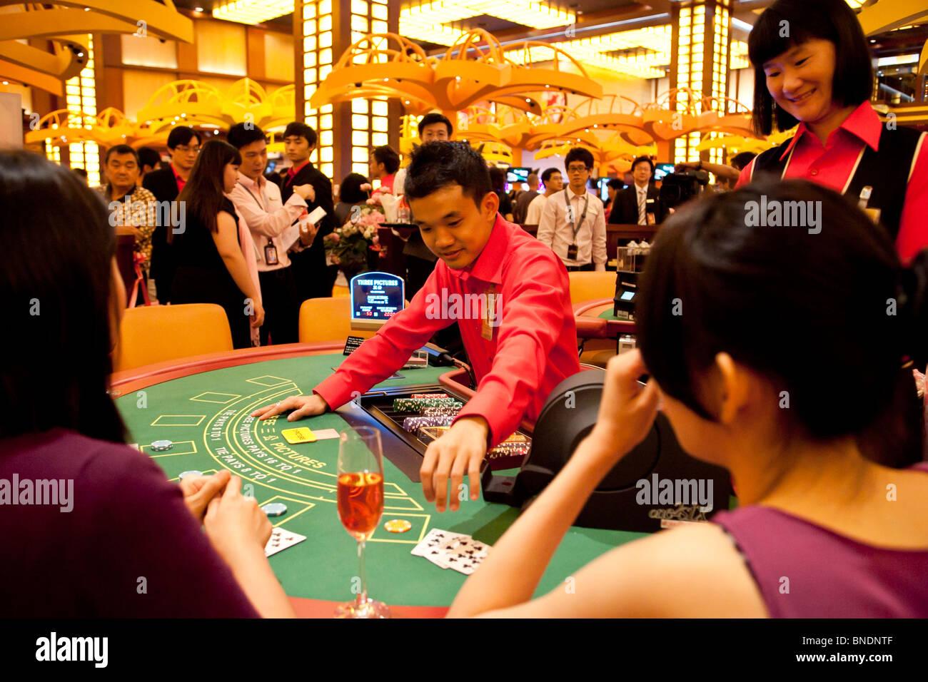 Khám phá các online casino apps uy tín và an toàn cho người chơi Việt Nam